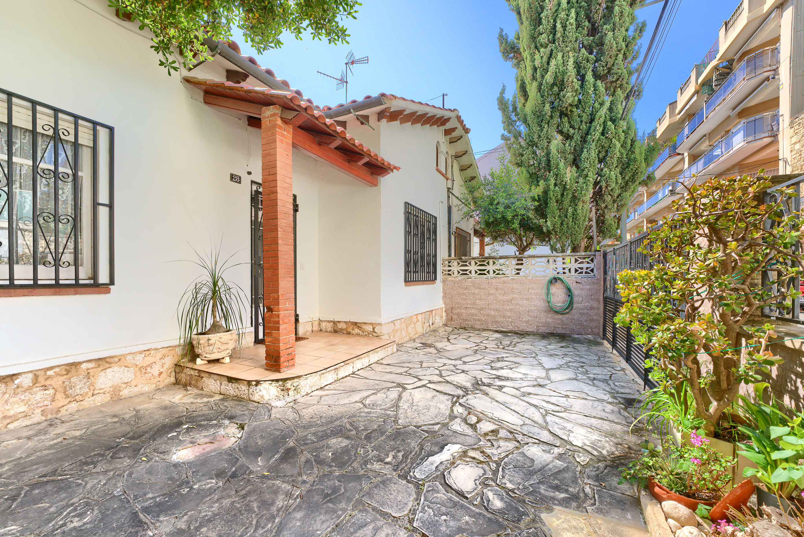 Casa en venta en  calle Calle PINTOR MIR, Calafell  34/36
